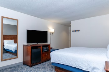 Room, 1 King Bed, Hearing Accessible, Microwave