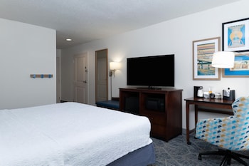 Room, 1 King Bed, Mobility Accessible, Microwave