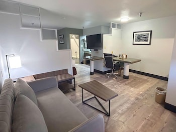 Suite, 2 Queen Beds, Non Smoking (with Sofabed)