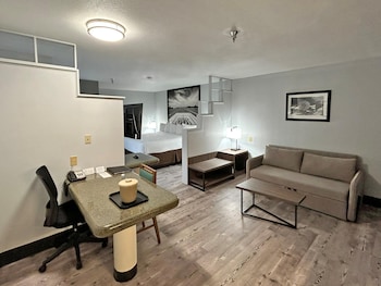 Suite, 1 King Bed, Non Smoking (with Sofabed)