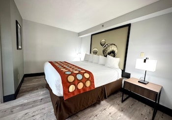 Suite, 1 King Bed, Non Smoking (with Sofabed)