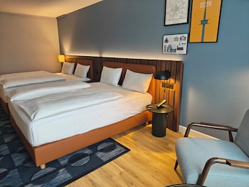 Room, 2 Queen Beds