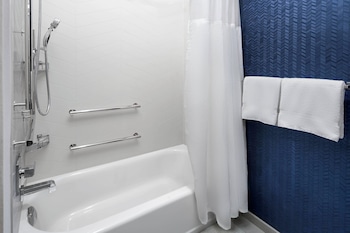 Room, 2 Queen Beds (Mobility Accessible, Tub)