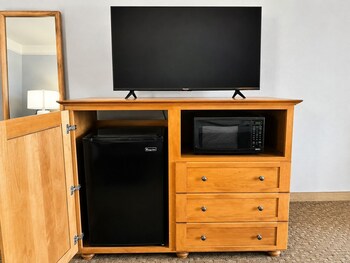 Deluxe Room, 1 King Bed, Accessible, Patio