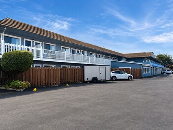 Deluxe Room, 1 King Bed, Accessible, Patio