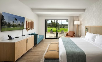Suite, 1 King Bed, Accessible, Golf View (ADA Roll in Shower)