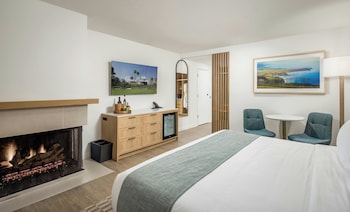 Room, 1 King Bed, Accessible, Golf View (ADA Tub, Fireplace)