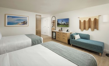 Club Room, 2 Queen Beds, Accessible (ADA Tub)
