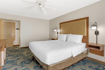 Suite, 1 Queen Bed with Sofa bed, Accessible (Mobility and Hearing)