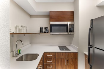 Suite, 1 Queen Bed with Sofa bed, Accessible (Mobility and Hearing)