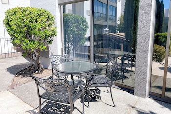Deluxe Room, 2 Queen Beds, Patio