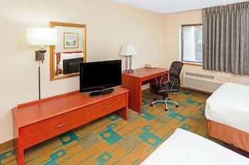 Deluxe Suite, 1 King Bed, Non Smoking (Deluxe Executive Suite)