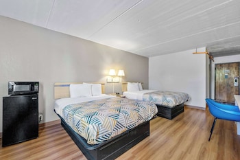 Deluxe Room, 2 Queen Beds, Accessible, Non Smoking