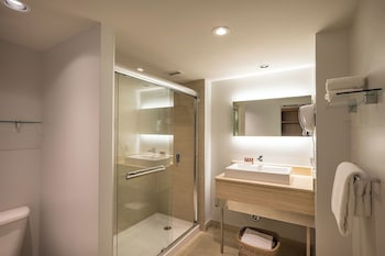 Junior Suite, 1 King Bed  and 1 queen bed, Mountain View