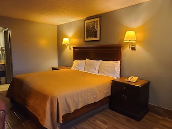 Standard Room, 1 King Bed, Smoking