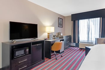 Room, 2 Queen Beds, Accessible, Non Smoking (Roll-in Shower)