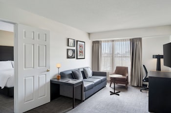 Suite, 1 Bedroom (Mobility/Hearing Accessible, Tub)
