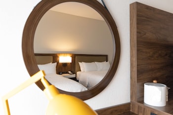 Room, 1 Queen Bed, Accessible (Roll-In Shower)