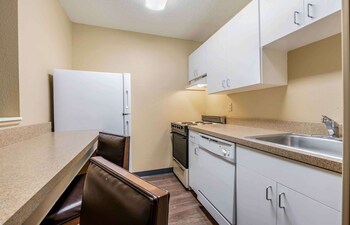 Deluxe Studio, 1 Queen Bed with Sofa bed, Non Smoking