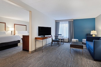 Suite, 1 King Bed, River View (Additional Living Area)