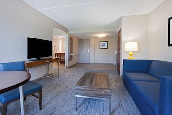Suite, 1 King Bed, River View (Additional Living Area)