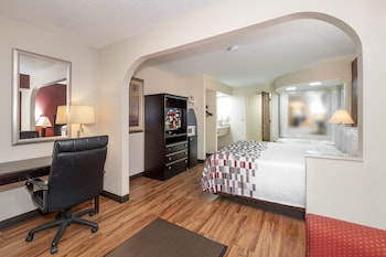 Standard Suite, 1 King Bed, Smoking, Jetted Tub