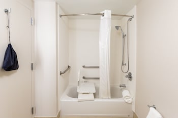 Room, 1 King Bed, Accessible, City View (Communication, Accessible Tub)
