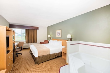 Room, 1 King Bed, Non Smoking, Hot Tub