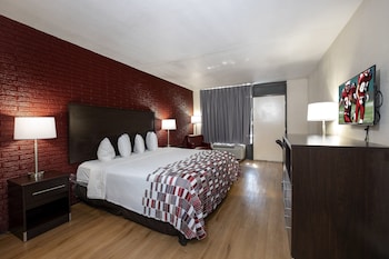 Deluxe Room, 1 King Bed, Smoking
