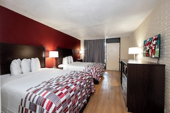 Deluxe Room, 2 Queen Beds, Smoking