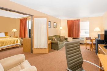 Suite, 1 King Bed, Refrigerator
