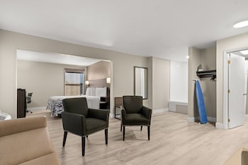 Superior Room, 1 King Bed, Non Smoking, Jetted Tub