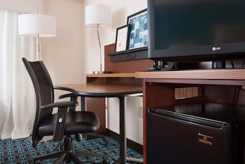 Room, 1 King Bed (Mobility/Hearing Access, Roll-In Shwr)