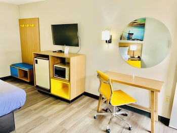 Standard Room, 1 King Bed