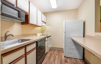 Deluxe Studio, 1 Queen Bed with Sofa bed, Non Smoking