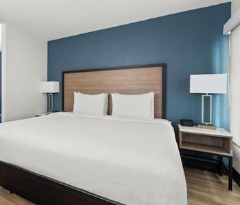 Suite, 1 King Bed, Accessible, Non Smoking (Mobility, Tub w/ Grab Bar)