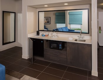 Suite, 1 King Bed, Non Smoking