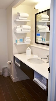 Room, 1 King Bed, Refrigerator & Microwave