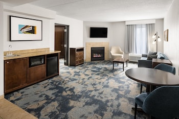 Suite, 1 King Bed, Accessible, Non Smoking