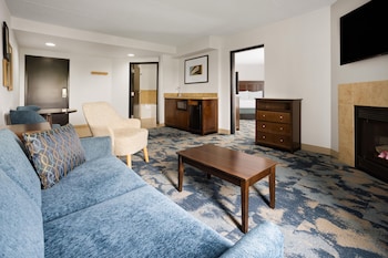 Suite, 1 King Bed, Accessible, Fireplace (Mobility and Hearing)
