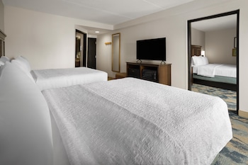 Suite, Multiple Beds, Microwave