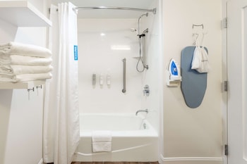 Room, 1 King Bed, Accessible, Bathtub