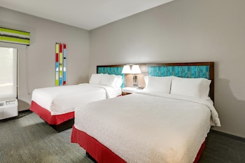 Room, 2 Queen Beds, Microwave