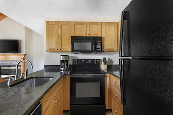 2 BEDROOM 1 KING 2 TWINS 2 LEVEL TOWNHOUSE