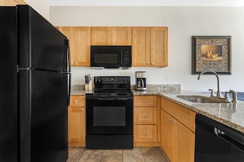 1 BEDROOM 1 KING DELUXE SUITE WITH SOFABED