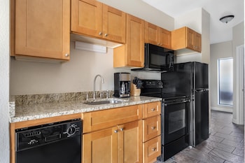 2 BEDROOM 1 KING 1 QUEEN SUITE PLUS