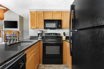2 BEDROOM 1 KING 2 TWINS 2 STORY TOWNHOUSE