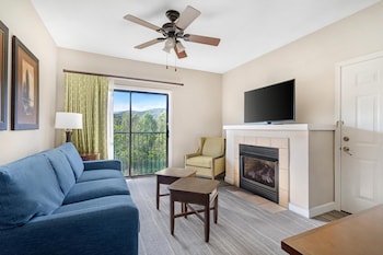 2 BEDROOM 1 KING 1 QUEEN SUITE PLUS