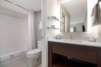Deluxe Room, 1 Queen Bed with Sofa bed (Studio)