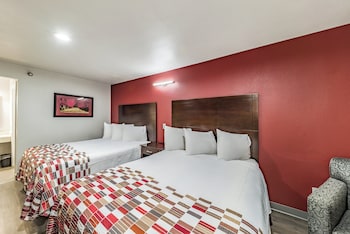 Deluxe Room, 2 Queen Beds, Accessible (Smoke Free)